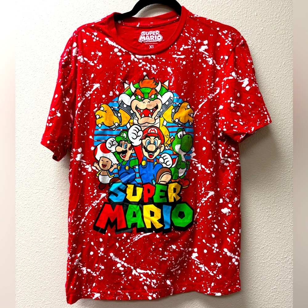 Super Mario Bros T-Shirt. XL. Excellent Condition. Red with White Splatters.